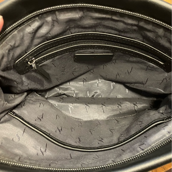 Simply Vera Vera Wang Temsen Black Crossbody Bag - Picture 7 of 10